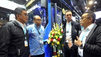 Bus ini dilengkapi mesin yang memiliki konsumsi bahan bakar lebih efisien, dapat menggunakan biosolar B30 sampai dengan B100, dan ramah lingkungan. Scania City Bus adalah solusi yang tepat bagi kota Jakarta untuk menciptakan langit Jakarta yang biru dengan kualitas udara yang baik. Foto: dok. United Tractors