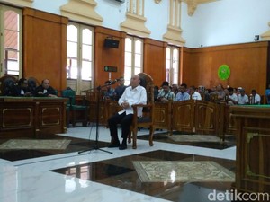 Walkot Medan Nonaktif Dzulmi Eldin Hadapi Sidang Vonis Hari Ini