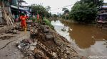 Penampakan Terkini Amblasnya Jalan di Kebon Manggis Matraman