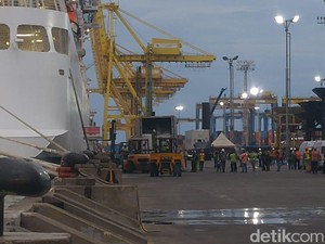 Penampakan Kapal Pesiar yang Dilarang Turunkan Penumpang di Semarang
