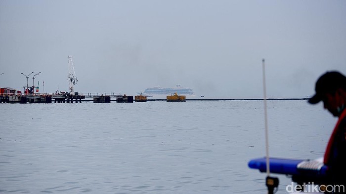 Kapal Pesiar Viking Sun, saat hendak sandar di Pelabuhan Semarang