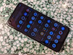 Menggenggam Realme X50 Pro 5G di Indonesia