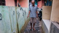Pengolahan paving block itu jadi salah satu cara warga untuk mengurangi limbah rumah tangga di daerah tersebut.