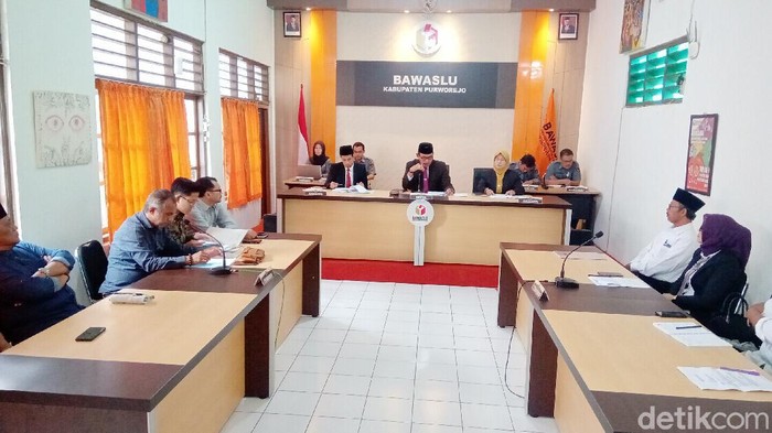 Suasana sidang sengketa Pilkada 2020 di Bawaslu Purworejo, Kamis (5/3/2020)
