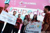 Telkomsel kembali menghadirkan inisiatif dalam mendukung kemajuan pendidikan di Indonesia melalui upaya penyediaan akses terhadap ilmu pengetahuan yang semakin inklusif. Inisiatif tersebut diwujudkan dalam bentuk paket data ilmupedia dan kuis ilmupedia Berani Jawab! (IBJ).