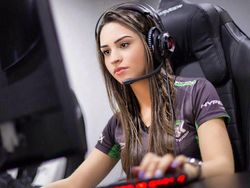 Sosok Gamer Cantik yang Dihukum Penjara 116 Tahun