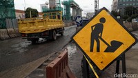 Pembangunan enam ruas tol dalam kota di kawasan Kelapa Gading terus berlangsung.