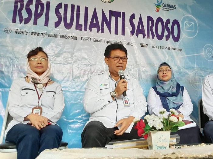 Konferensi pers di RSPI Sulianti Saroso