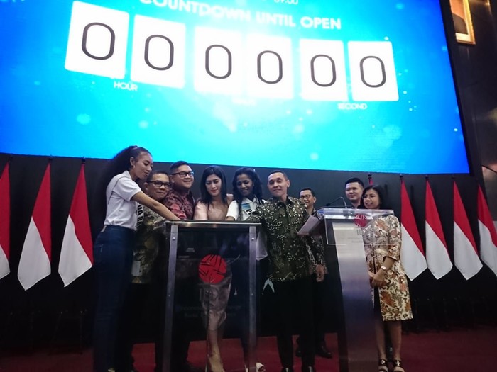 Lantai Bursa Dipenuhi Wanita-wanita Cantik yang Belajar Investasi