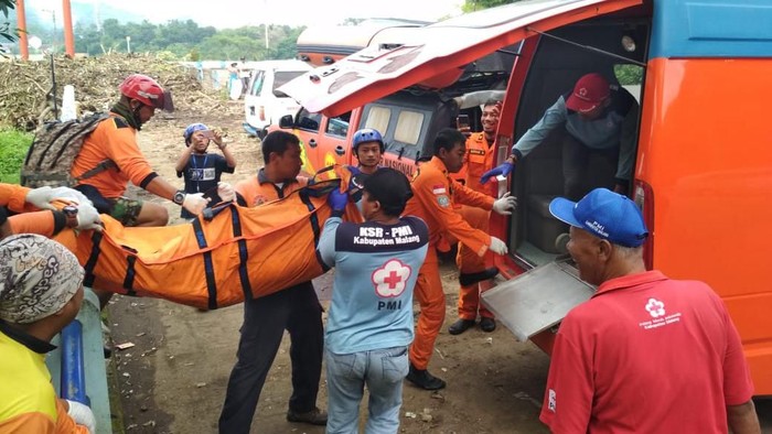 Dua Santri Ponpes An-Nur 2 Hanyut di Sungai Ditemukan