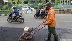 Asyik! Jalan Berlubang di Kawasan Bekasi Diperbaiki