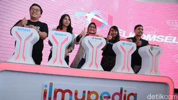 Ilmupedia merupakan paket data yang khusus digunakan untuk mengakses berbagai aplikasi belajar online, sedangkan IBJ adalah program kuis tingkat nasional yang diselenggarakan untuk murid-murid tingkat SMA dan sederajat dari berbagai sekolah di seluruh Indonesia.