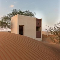 Desa hantu Al Madam terletak sekitar 60 km dari kota Dubai dan 50 km dari kota Sarjah. Untuk sampai ke desa berhantu ini, kamu bisa menyewa taksi untuk berkeliling dan melihat-lihat pemandangan desa. Foto: dok. Journeys With Jade dan Aelita Senvaitye