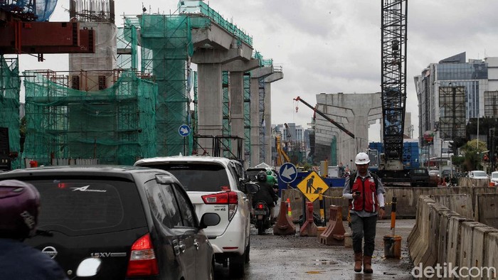 Proyek pembangunan enam ruas tol dalam kota di kawasan Kelapa Gading terus berlangsung. Yuk, lihat progres pembangunan tol tersebut.