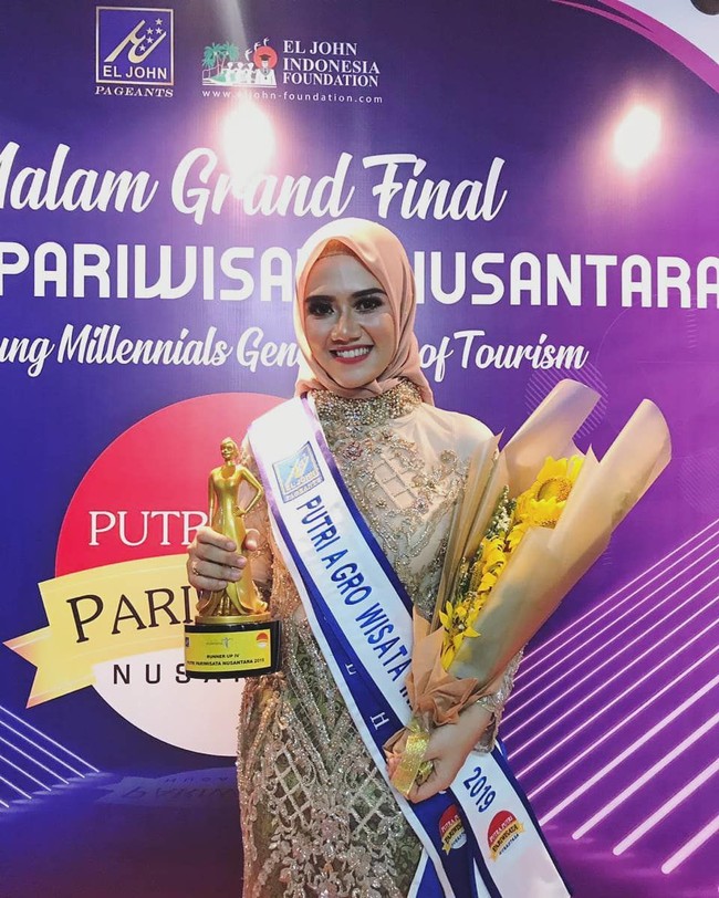 Afra Widi Wardani menceritakan sebagai duta wisata kota Lhokseumawe 2018, dia aktif dalam mempromosikan wisata maupun budaya Aceh. Selain itu ia juga aktif mengkampanyekan soal kanker payudara. Saya percaya walaupun saya tinggal di daerah pesisir yang kental akan budaya Islam, tidak menghambat saya dalam mengasah potensi saya. Saat ini saya sedang gencar mengkampanyekan Cancer Feeling and Mental Health. Saya ingin berbagi pengalaman yang terjadi pada diri saya. Dimana ibu saya baru-baru ini didiagnosa mengalami kanker payudara. Hal itulah yang menginspirasi saya untuk mempedulikan terhadap kanker payudara sejak dini. Foto: instagram @Afra Widi Wardani