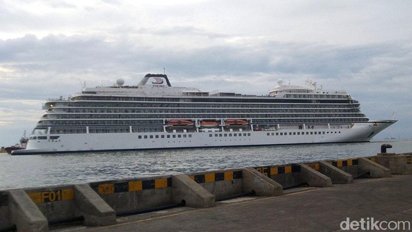 Sempat Ditolak, Kapal Pesiar Viking Sun Akhirnya Berlabuh di Semarang