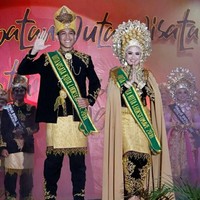 Dalam foto ini, Afra mengunggah dirinya yang terpilih menjadi Duta Wisata Kota Lhokseumawe 2018. Alhamdulillah, Tiada hasil yg menghianati usaha, alhamdulillah diberi kepercayaan untuk menjadi Duta Wisata Kota Lhokseumawe 2018, semoga kami dapat menjalankan setiap amanah yg diberikan, Amin🙏. Foto: instagram @Afra Widi Wardani