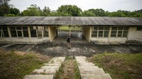 Begini penampakan satu bangunan bekas rumah sakit di kawasan wisata Ex Camp Vietnam di Pulau Galang, Batam, Kepulauan Riau, Kamis (5/3/2020).