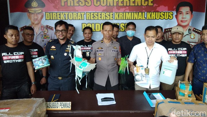 Polda Sulsel ungkap kasus penimbunan masker (Hermawan Mappiwali/detikcom)