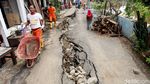 Penampakan Terkini Amblasnya Jalan di Kebon Manggis Matraman