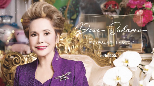 Pada usianya yang sudah 80 tahun, Dewi Soekarno masih layaknya anak muda, aktif di media sosial. Dia rutin mengunggah berbagai aktivitasnya di Instagram. Dewi juga memiliki blog khusus untuk fans dan dia rajin menulis di blog tersebut dalam bahasa Jepang. Foto: Instagram @dewisukarnoofficial