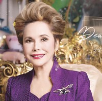 Pada usianya yang sudah 80 tahun, Dewi Soekarno masih layaknya anak muda, aktif di media sosial. Dia rutin mengunggah berbagai aktivitasnya di Instagram. Dewi juga memiliki blog khusus untuk fans dan dia rajin menulis di blog tersebut dalam bahasa Jepang. Foto: Instagram @dewisukarnoofficial