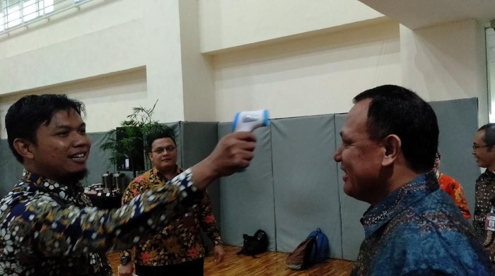 Pegawai KPK dicek suhu badannya antisipasi virus Corona
