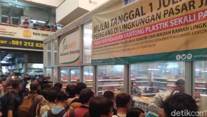 Masker di Pasar Jaya