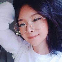 Cheska juga menegaskan bahwa setiap idola K-Pop mendapatkan operasi plastik, meskipun perusahaan berusaha membuatnya terlihat sealami mungkin. Ia pun menyebut Nayeon Twice dan Lisa Blackpink telah melakukan operasi plastik. Foto: Instagram