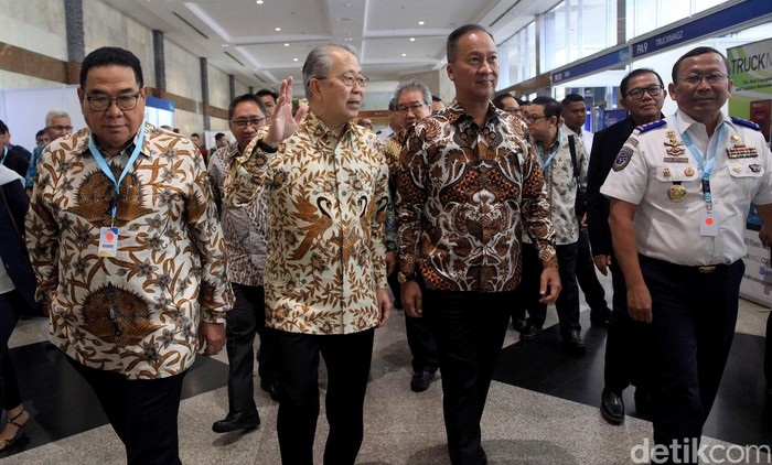 Menteri Perindustrian Agus Gumiwang membuka pameran kendaraan komersial GIICOMVEC. Acara itu digelar di JCC, Jakarta Pusat.