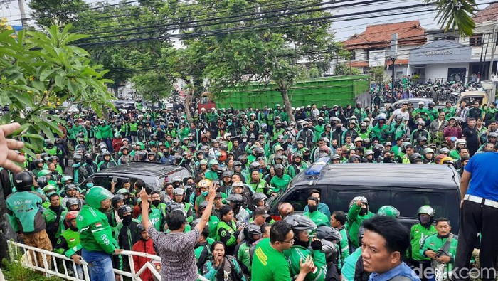 Pelaporan seorang driver ojek online (ojol) di Sleman berinisial LA (29) ke polisi terkait kasus pengeroyokan berbuntut panjang.