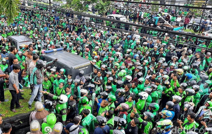 Momen Ribut Massa Ojol dan Debt Collector di Sleman Pelaporan seorang driver ojek online (ojol) di Sleman berinisial LA (29) ke polisi terkait kasus pengeroyokan berbuntut panjang.