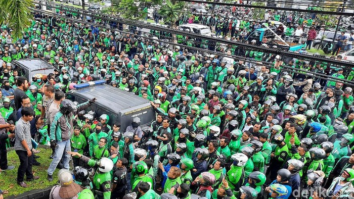 Pelaporan seorang driver ojek online (ojol) di Sleman berinisial LA (29) ke polisi terkait kasus pengeroyokan berbuntut panjang.