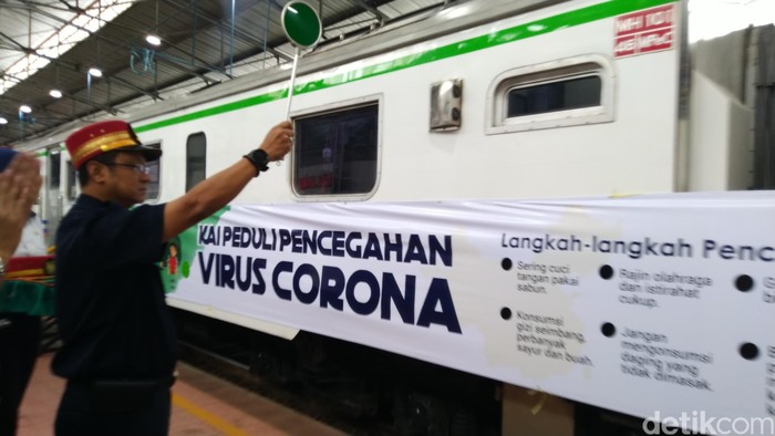 Dirut PT KAI Edi Sukmoro melepas Rail Clinic di Stasiun Semarang