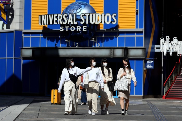Sektor industri hiburan tidak luput dari dampak virus corona. Secara global, virus ini telah melampaui 96 ribu kasus. Lebih dari 3.300 orang dilaporkan meninggal dunia.