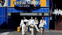 Sektor industri hiburan seperti bioskop tidak luput dari dampak virus corona. China sendiri merupakan pasar yang menguntungkan bagi Hollywood dengan estimasi pendapatan pada Tahun Baru China sekitar 210 juta dolar AS.