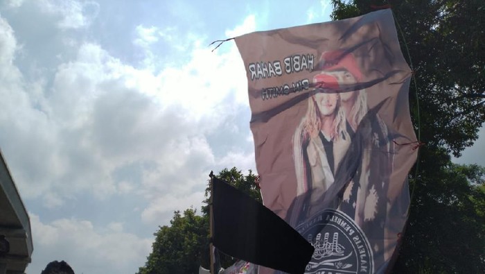 Demo di Depan Kedubes India, Massa FPI-PA 212 Bawa Spanduk Habib Bahar