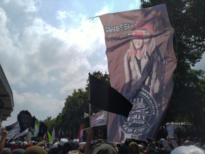 Demo di Depan Kedubes India, Massa FPI-PA 212 Bawa Spanduk Habib Bahar