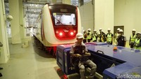 Tak hanya itu, upaya sosialisasi juga turut dilaksanakan seperti edukasi dini pengenalan virus corona kepada seluruh tim di lingkungan kantor depo, stasiun, jalur dan bangungan yang melibatkan tim Kesehatan dan paramedic.