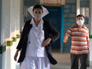 Video Viral Wanita Tutupi Wajah Takut Kena Virus Corona Saat Lihat Orang Asia