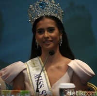 Anntonia Porsild pernah terseret kasus penghinaan terhadap Indonesia yang dilakukan oleh Direktur Kreatif Miss Supranational Andre Sleigh. Ia mengaku menyesal karena saat kejadian yang terekam di Instagram Stories akunnya tersebut dirinya justru hanya diam dan tak melakukan apa-apa. (Foto: Muhammad Abduh/Detikcom)