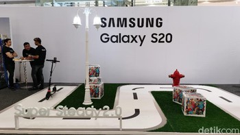 Ini adalah tempat untuk menjajal stabilizer kamera Galaxy S20 Series, di mana pengunjung bisa menjajal melakukan perekaman video sembari menggunakan otopet. Foto: detikINET/Anggoro Suryo Jati