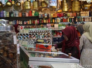 Umrah Dihentikan Sementara, Penjual Oleh-oleh khas Arab Merugi