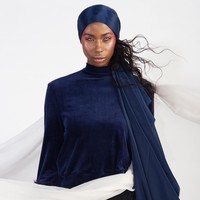 Tapi siapa sangka sebelum meniti karier sebagai seorang model, wanita 26 tahun ini sempat menganggap mata birunya adalah sebuah kutukan. Saat remaja ia kerap di-bully karena penampilannya yang berbeda dari orang kebanyakan. Foto: Instagram/@iamjalicia