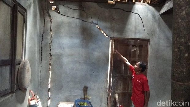 Tanah Retak di Perkampungan Magelang, Ratusan Warga Masih Mengungsi