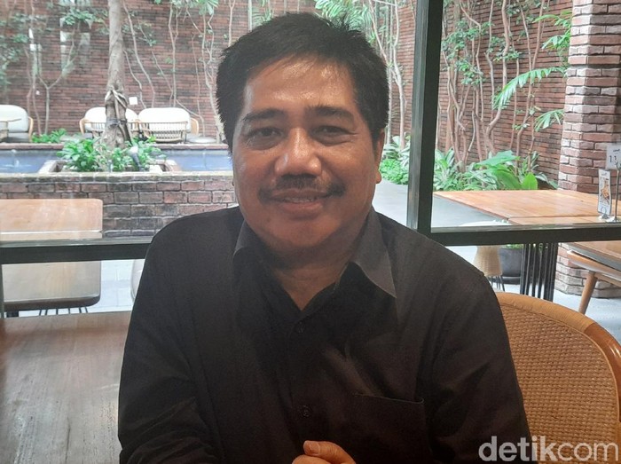 Pakar Komunikasi Politik Universitas Airlangga (Unair) Surabaya Suko Widodo menilai, pemerintah terlambat merespons penyedia informasi Virus Corona. Tak banyak informasi yang memandu, terlebih ruang komunikasi interaktif untuk konsultasi warga.