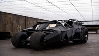 Tumbler yang muncul dalam Batman Begins dan The Dark Knight bisa dianggap yang paling ganas. Tampilan dan desainnya sangat kental nuansa militer. Bahkan ada yang menganggapnya seperti sebuah tank. (ist)