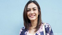 Masayu Anastasia menjadi model di video klip Ada Apa Denganmu. Foto: Palevi S/detikFoto