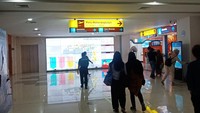Lorong menuju ruang tunggu keberangkatan juga terlihat senyap. (Foto: Putu Intan/detikcom)