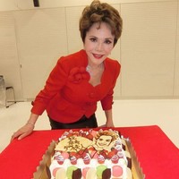 Baru-baru ini wanita dengan nama lengkap Ratna Sari Dewi ini juga bergabung dengan serial drama Jepang berjudul The Confidence Man JP: Princess. Foto: Instagram dewisukarnoofficial